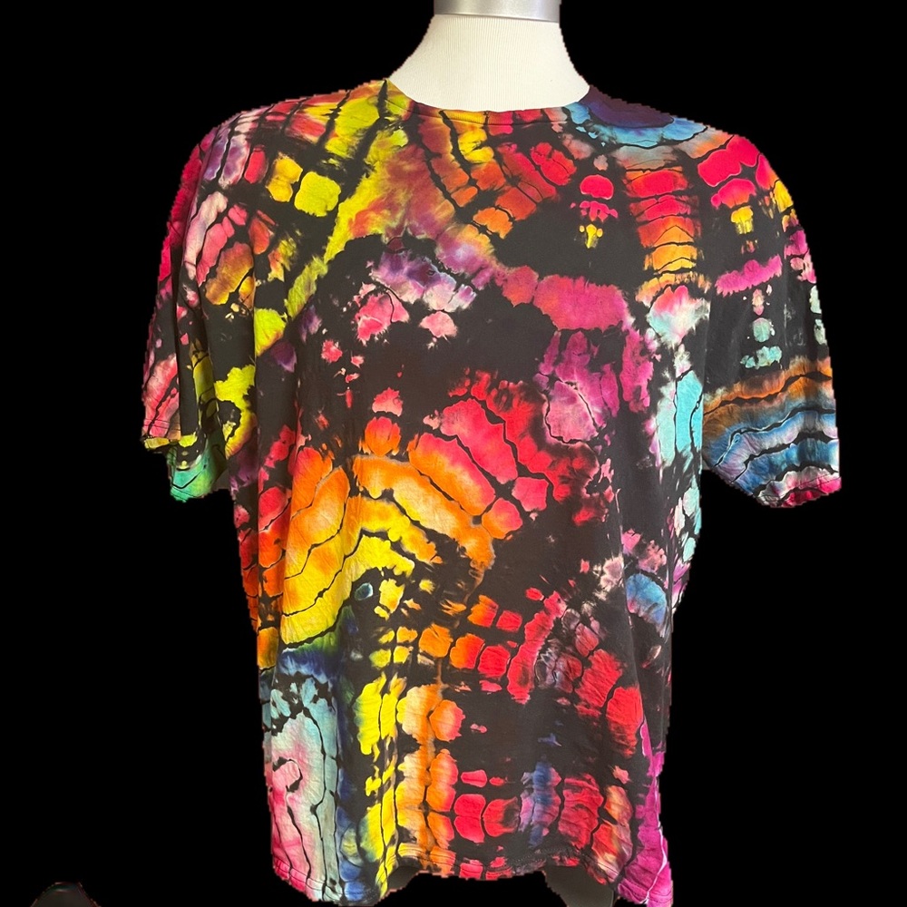 One of a kind reverse tye-dye short sleeve shirt size 3xl